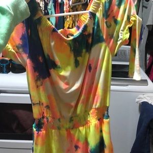 Selling a tie dye jumper for 3$